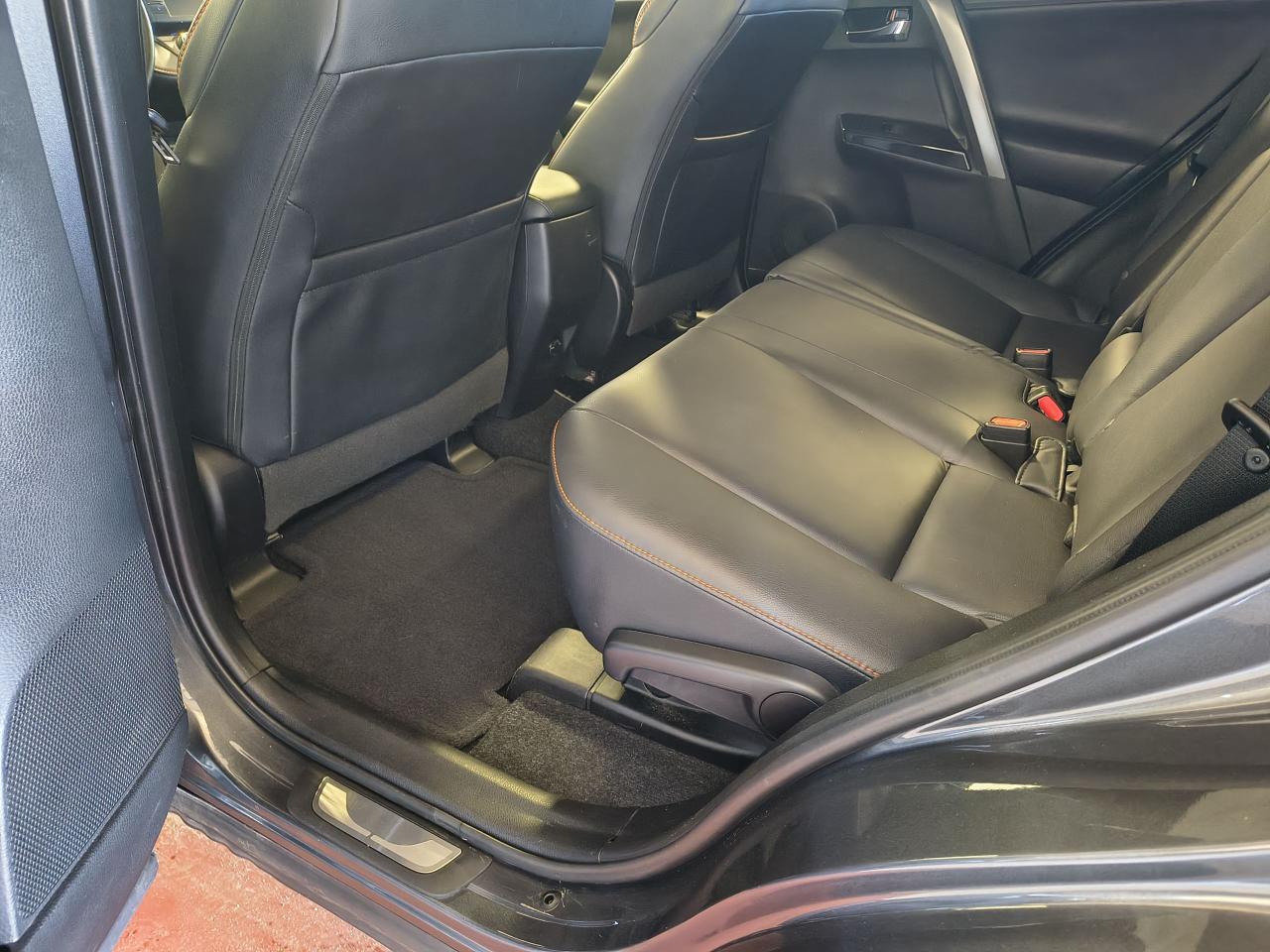2018 Toyota RAV4 se Photo0