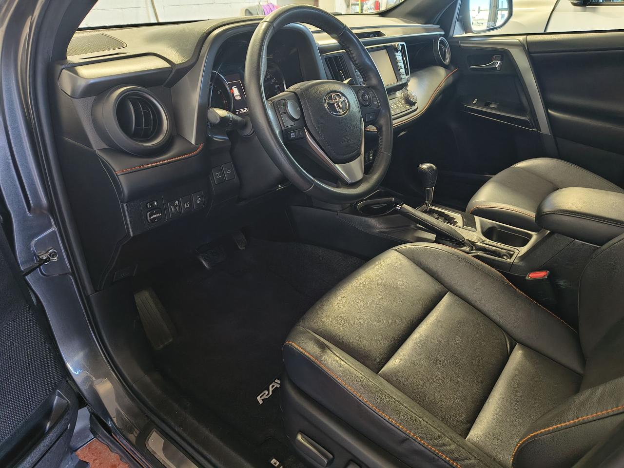 2018 Toyota RAV4 se Photo0