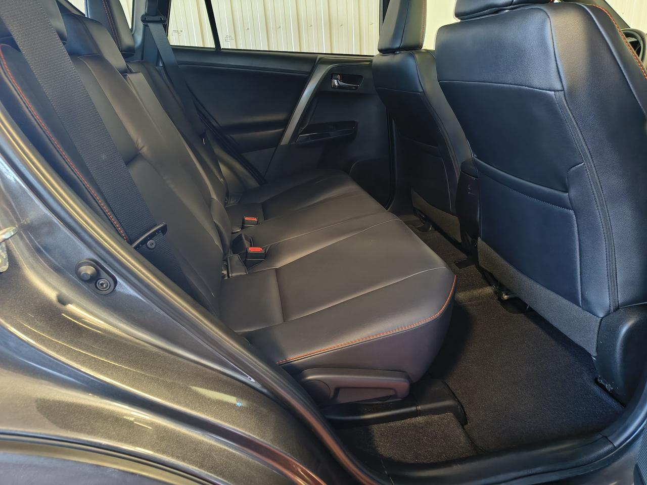 2018 Toyota RAV4 se Photo0