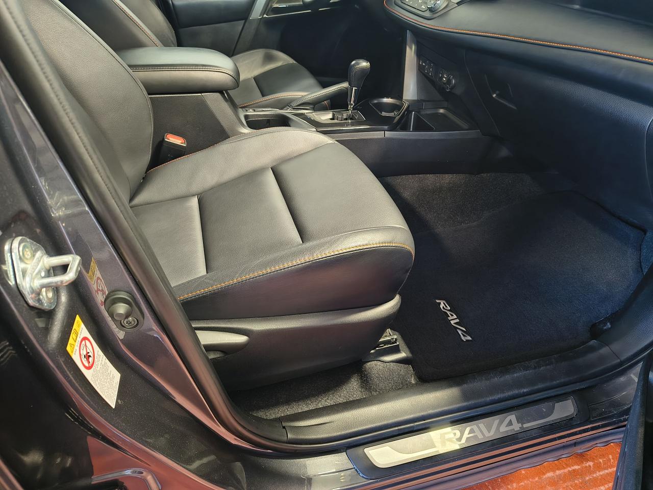 2018 Toyota RAV4 se Photo0