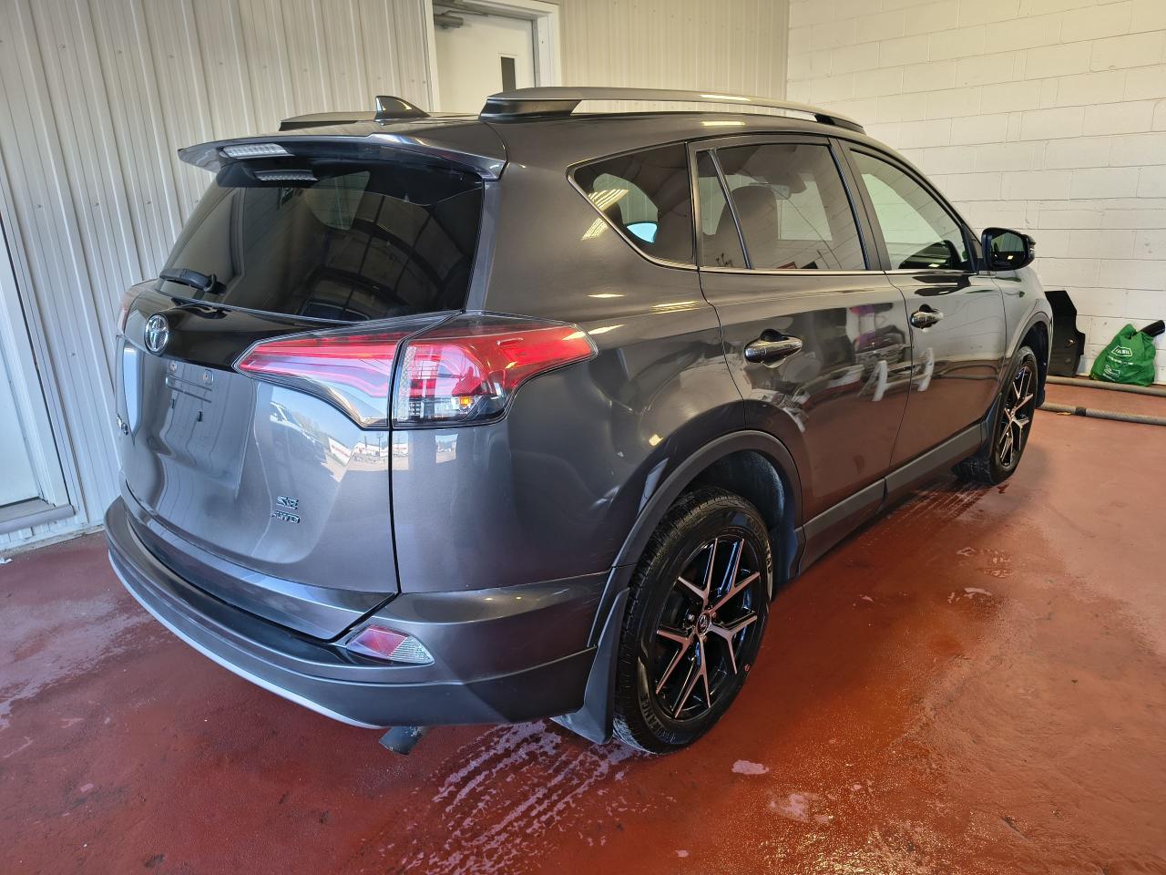 2018 Toyota RAV4 se Photo0