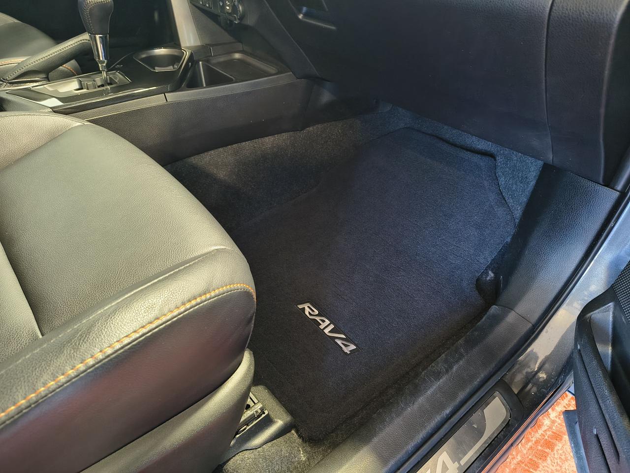 2018 Toyota RAV4 se Photo0