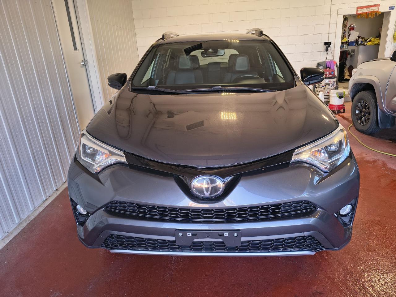 2018 Toyota RAV4 se Photo0