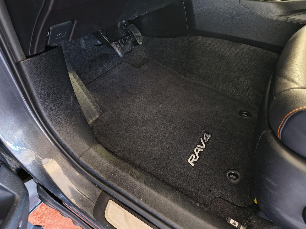2018 Toyota RAV4 se Photo0