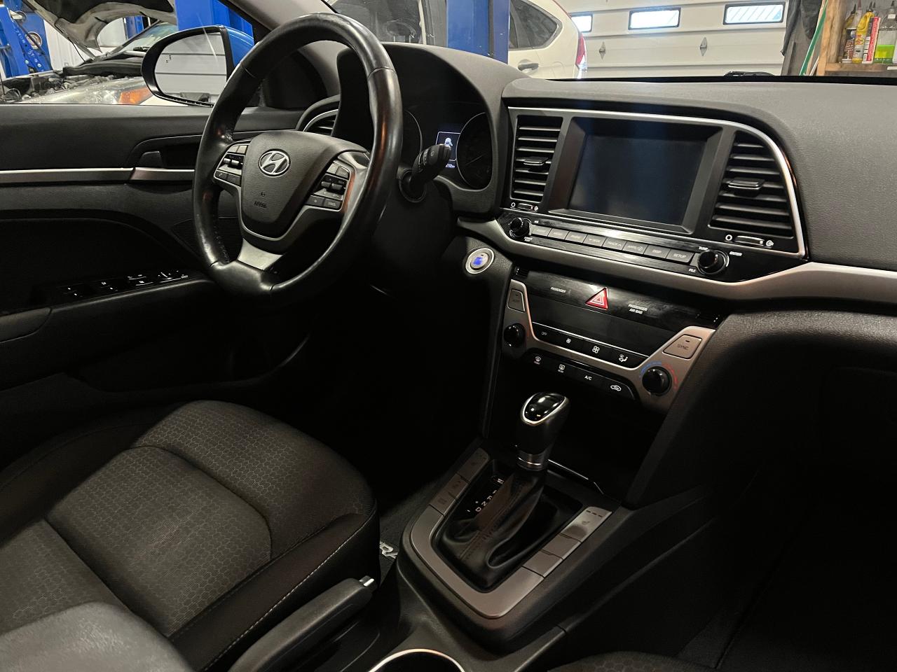 2017 Hyundai Elantra GLS - Photo #5