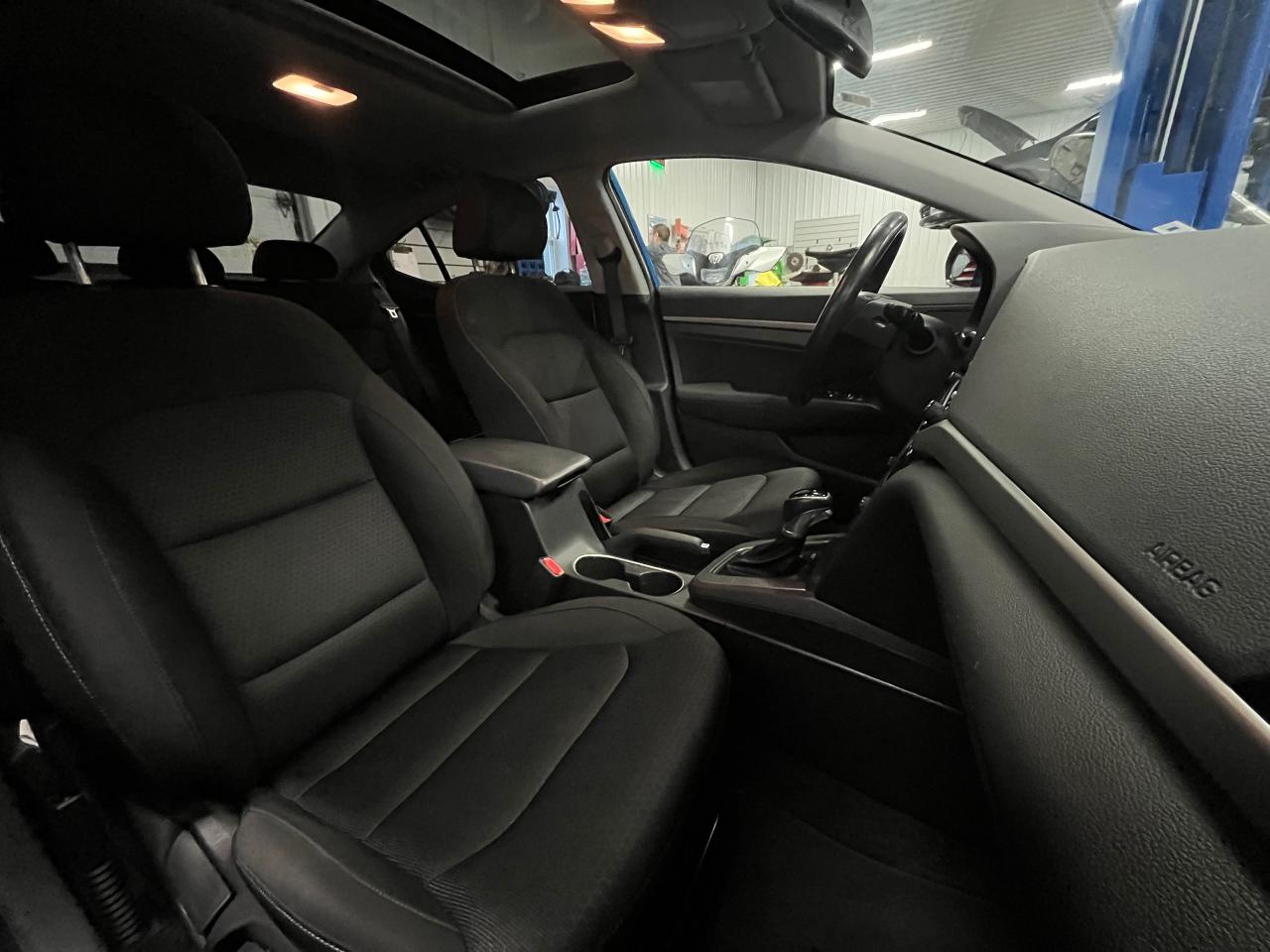 2017 Hyundai Elantra GLS - Photo #4