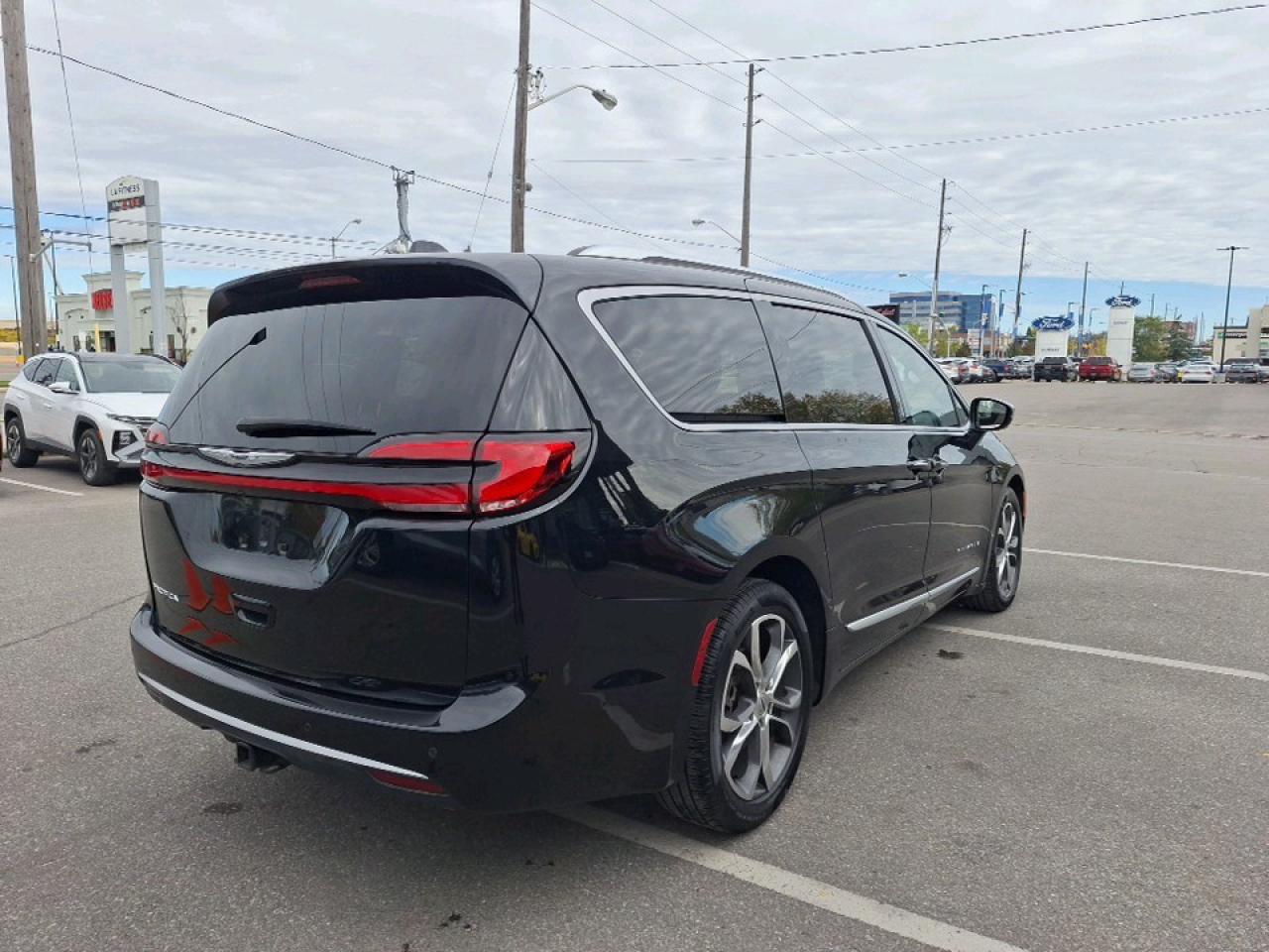 2022 Chrysler Pacifica Pinnacle Photo4