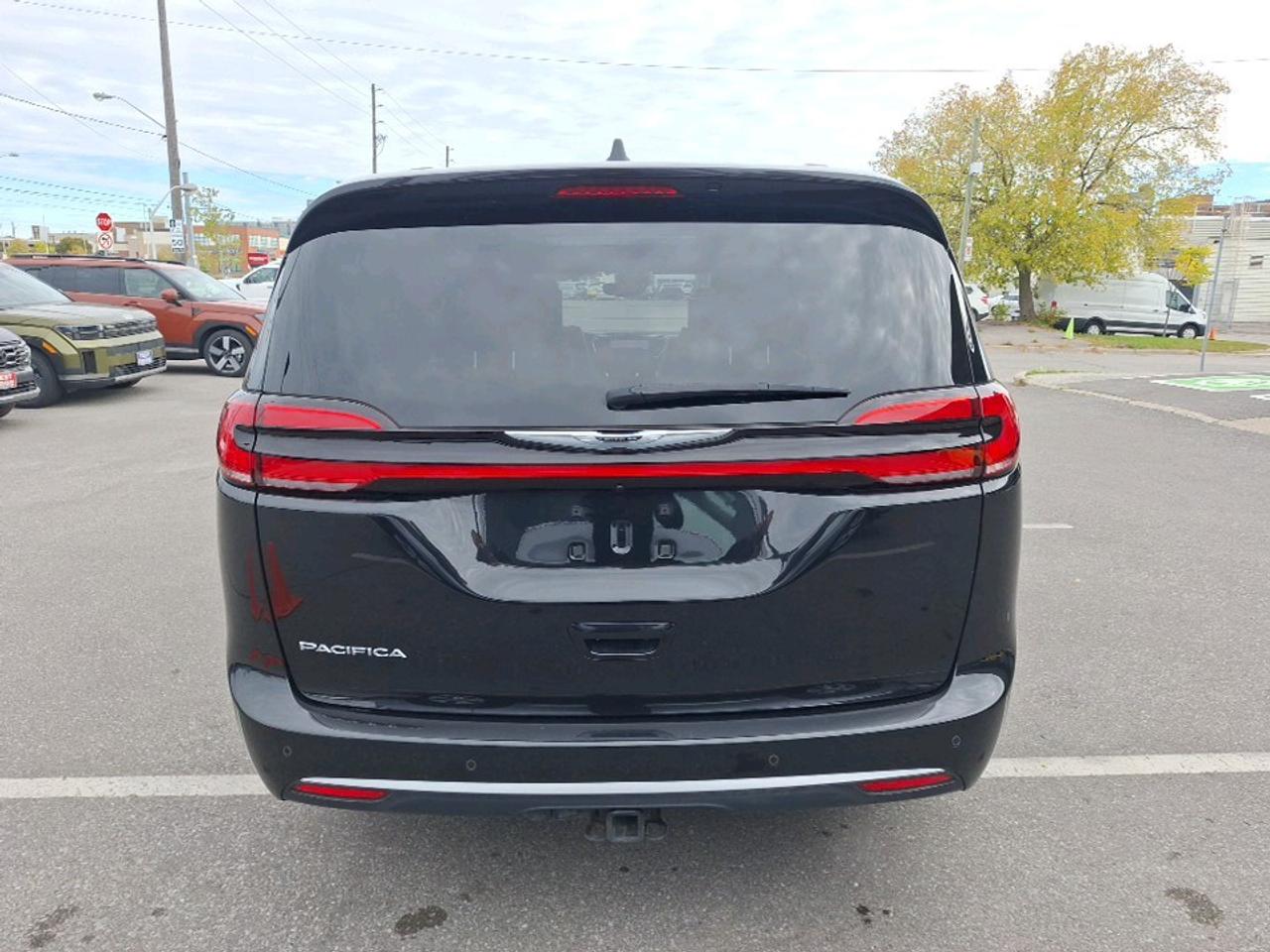 2022 Chrysler Pacifica Pinnacle Photo3