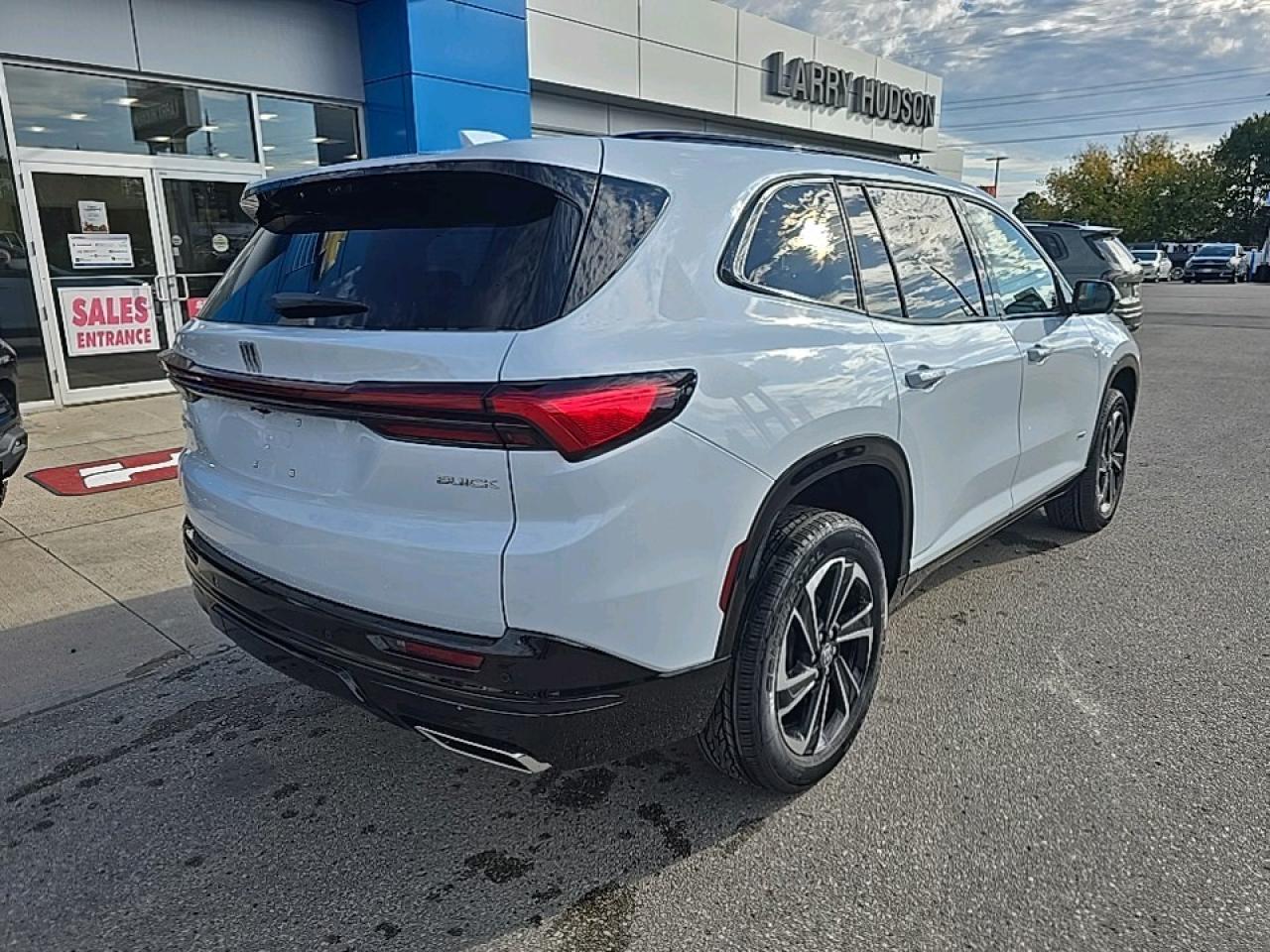 2026 Buick Enclave Sport Touring *Used Dealer Demo* Photo2