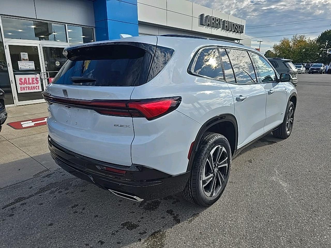 2026 Buick Enclave Sport Touring *Used Dealer Demo* Photo2