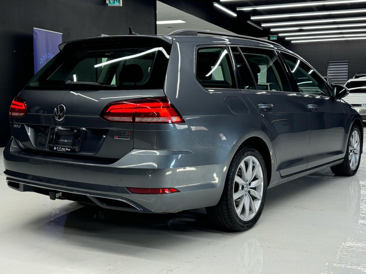 2018 Volkswagen Golf SportWagen AWD|CARPLAY|PANO|LEATHER|CLEAN CARFAX| - Photo #4