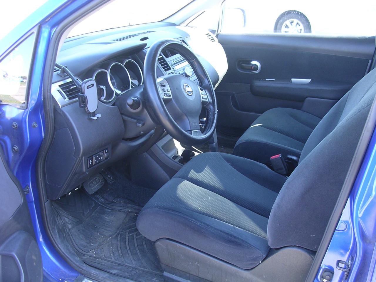 2012 Nissan Versa 5dr HB Auto 1.8 S - Photo #6