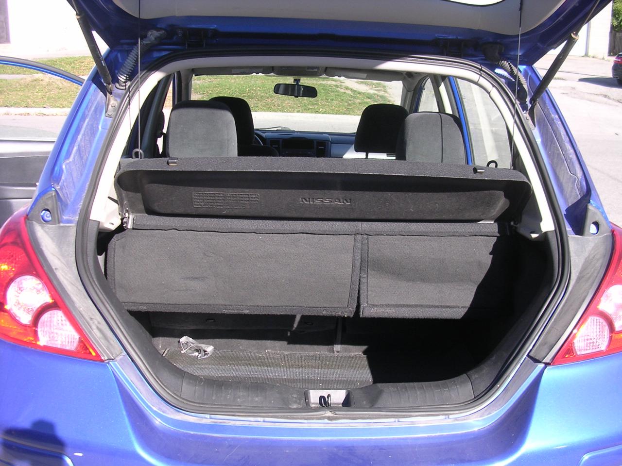 2012 Nissan Versa 5dr HB Auto 1.8 S - Photo #9