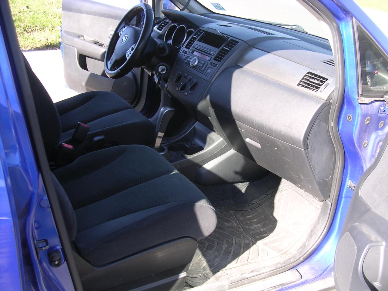 2012 Nissan Versa 5dr HB Auto 1.8 S - Photo #10