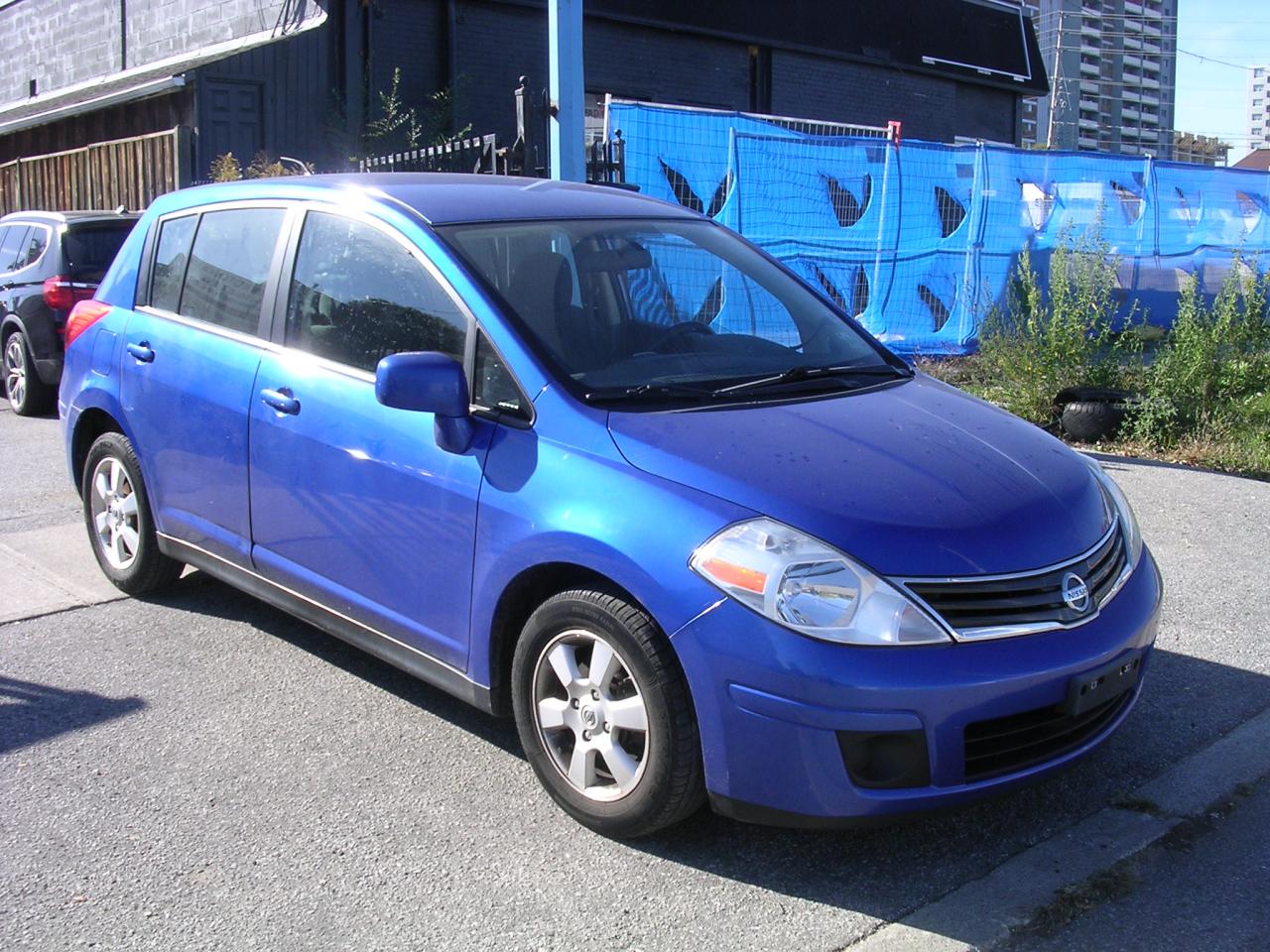 2012 Nissan Versa 5dr HB Auto 1.8 S - Photo #2