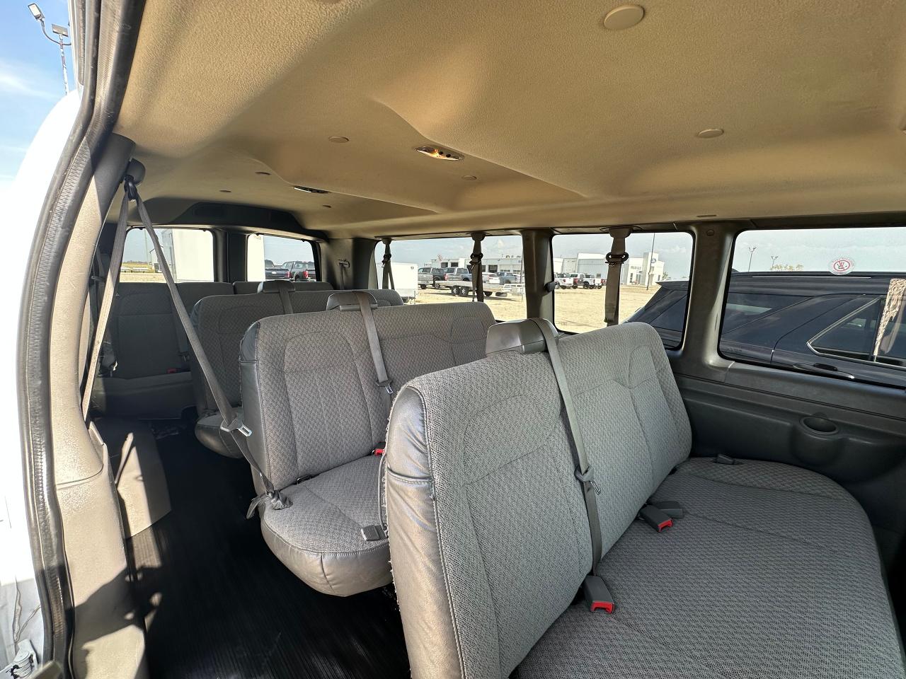 2016 Chevrolet Express LT Photo5