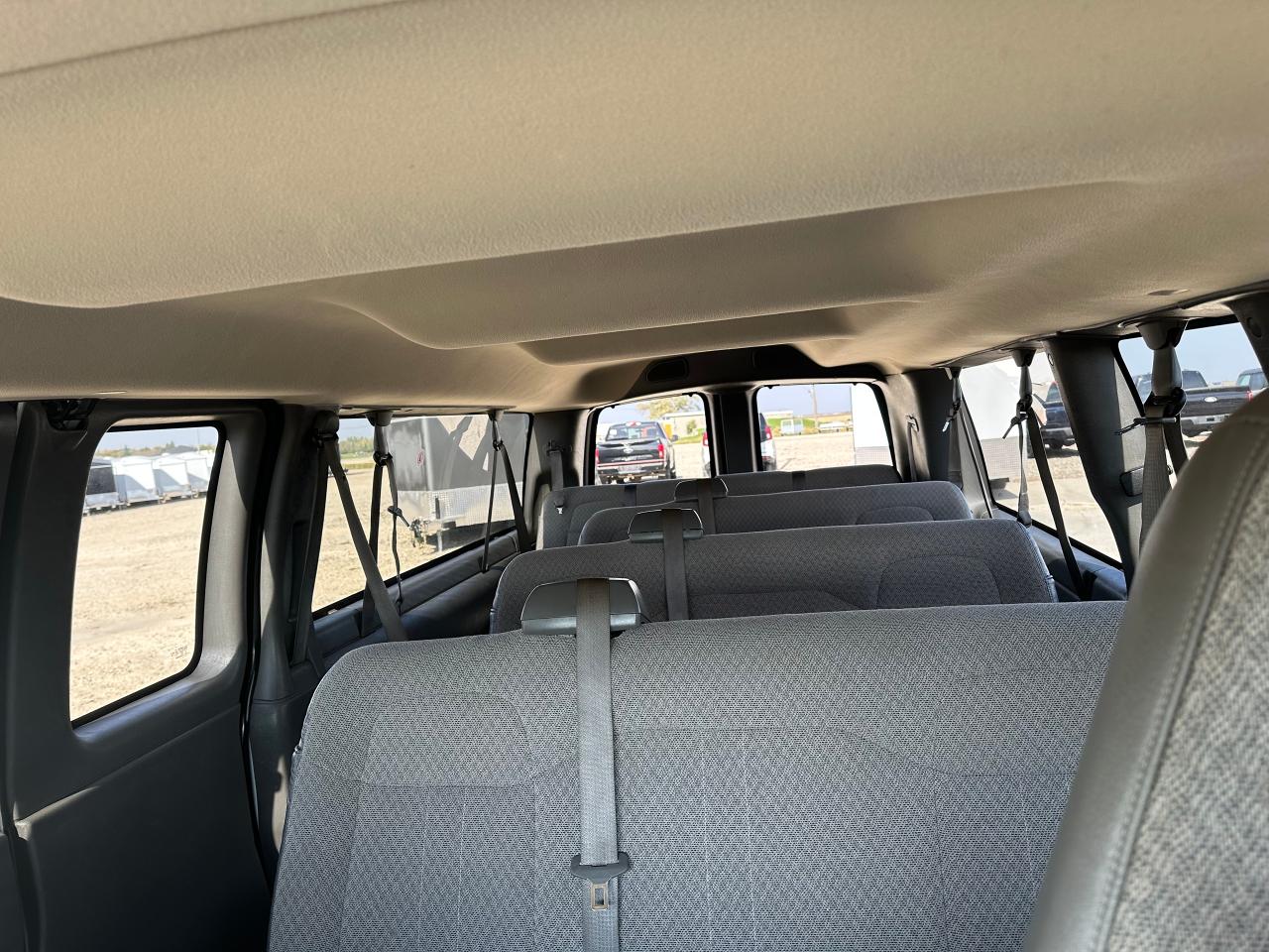 2016 Chevrolet Express LT Photo5