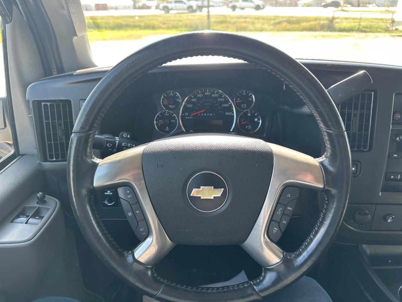 2016 Chevrolet Express LT Photo5