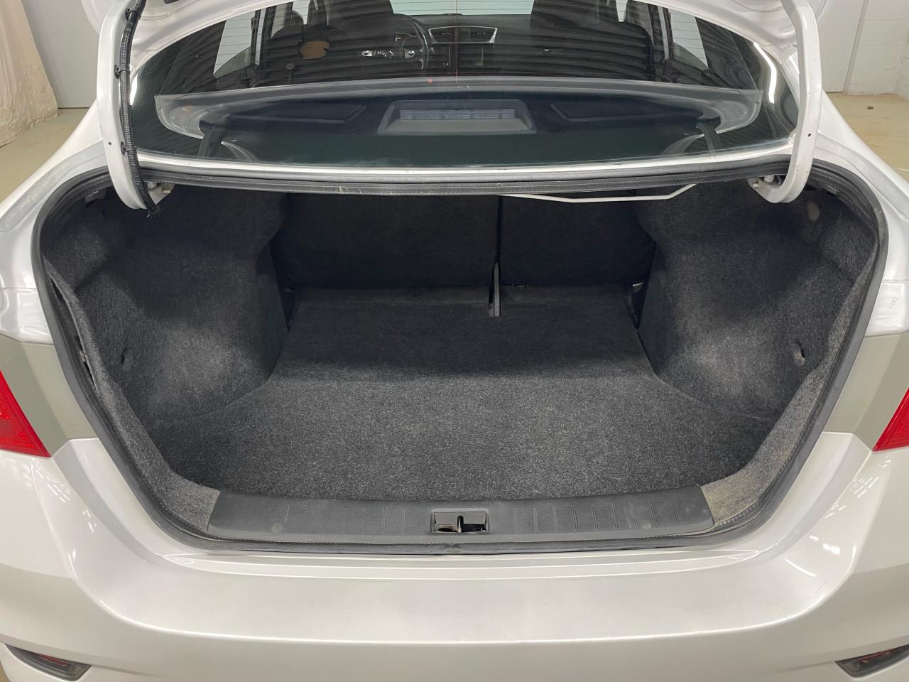 2019 Nissan Sentra SV Photo6