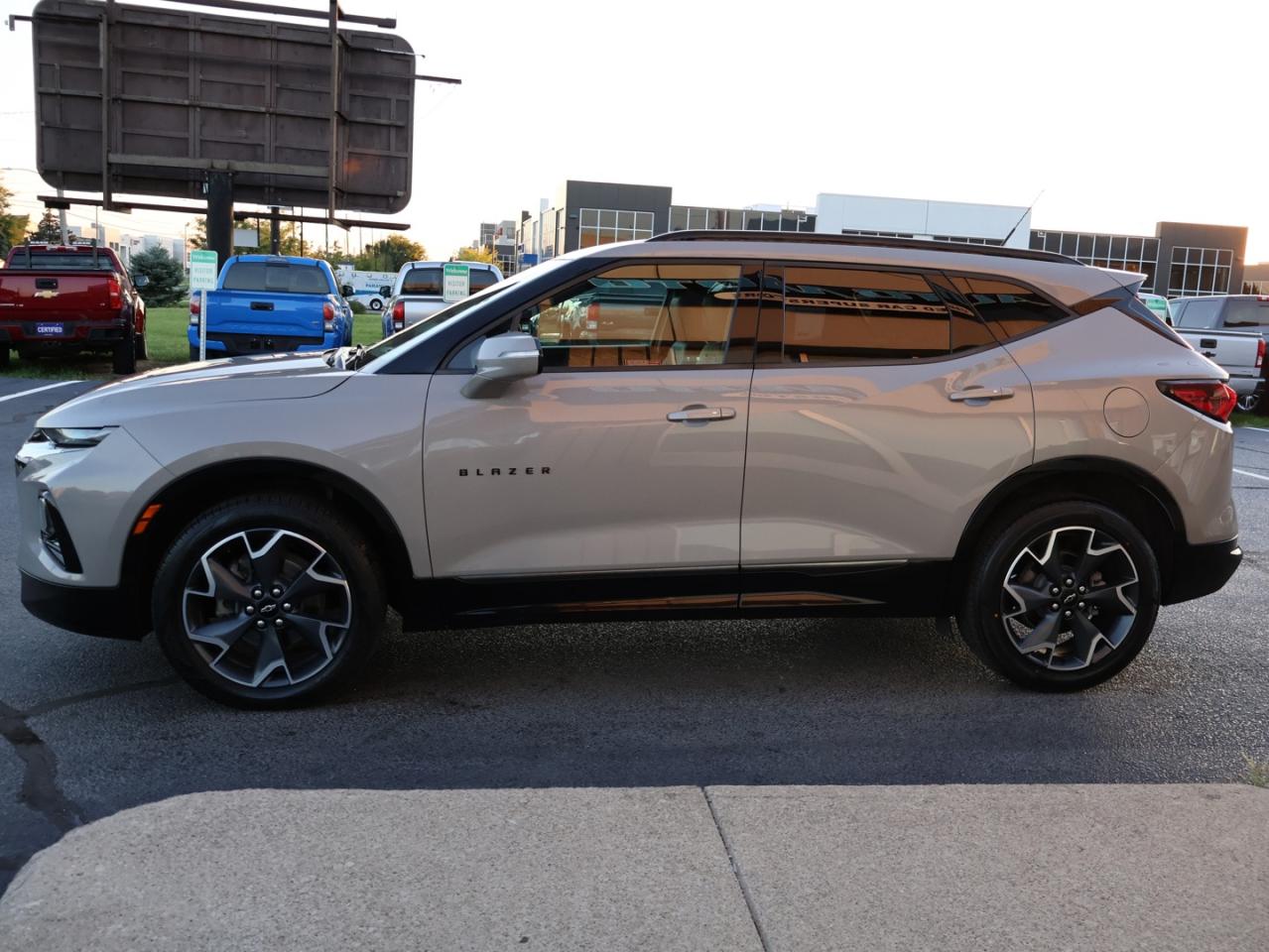 2021 Chevrolet Blazer V6 RS AWD CERTIFIED *ACCIDENT FREE* CAMERA NAV BLUETOOTH LEATHER HEATED SEATS CRUISE ALLOYS - Photo #4