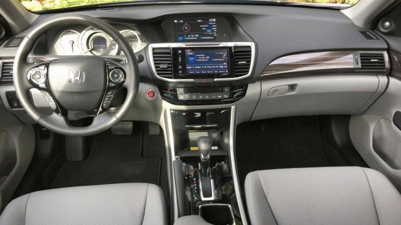 2016 Honda Accord TOURING/ LEATHER /ROOF /NAVI /REAR CAM / SIDE CAM - Photo #3