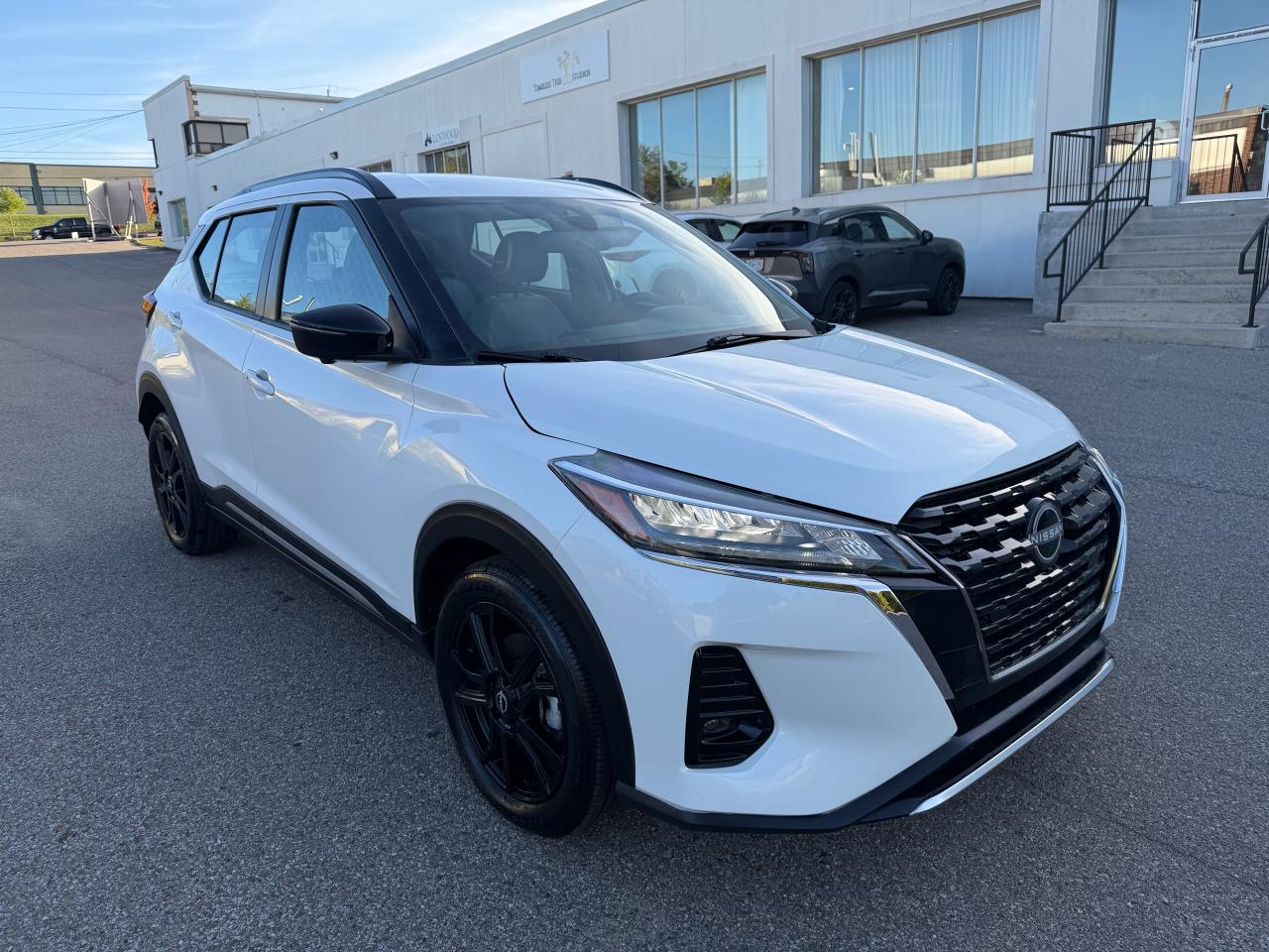 2024 Nissan Kicks SR FWD Photo2