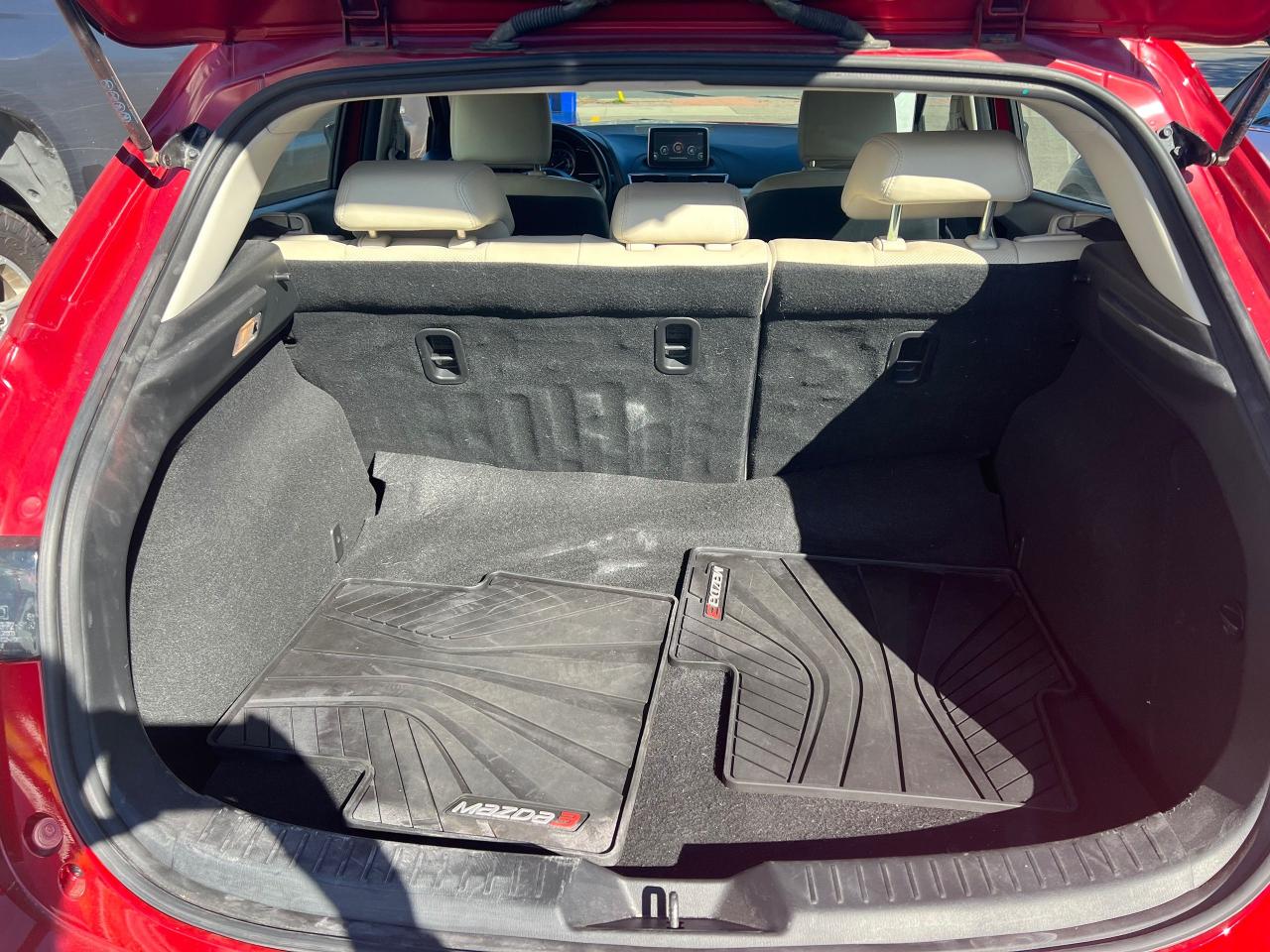 2014 Mazda MAZDA3 GT-SKY - Photo #11