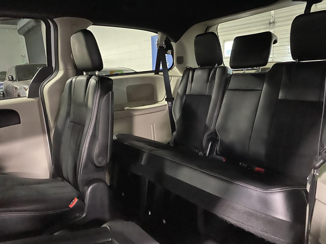 2016 Dodge Grand Caravan SXT Premium Plus - Photo #17