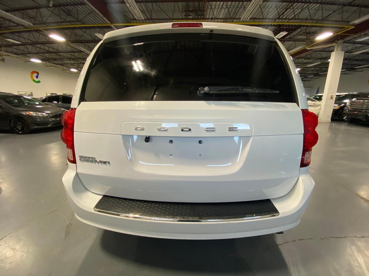 2016 Dodge Grand Caravan SXT Premium Plus Photo3