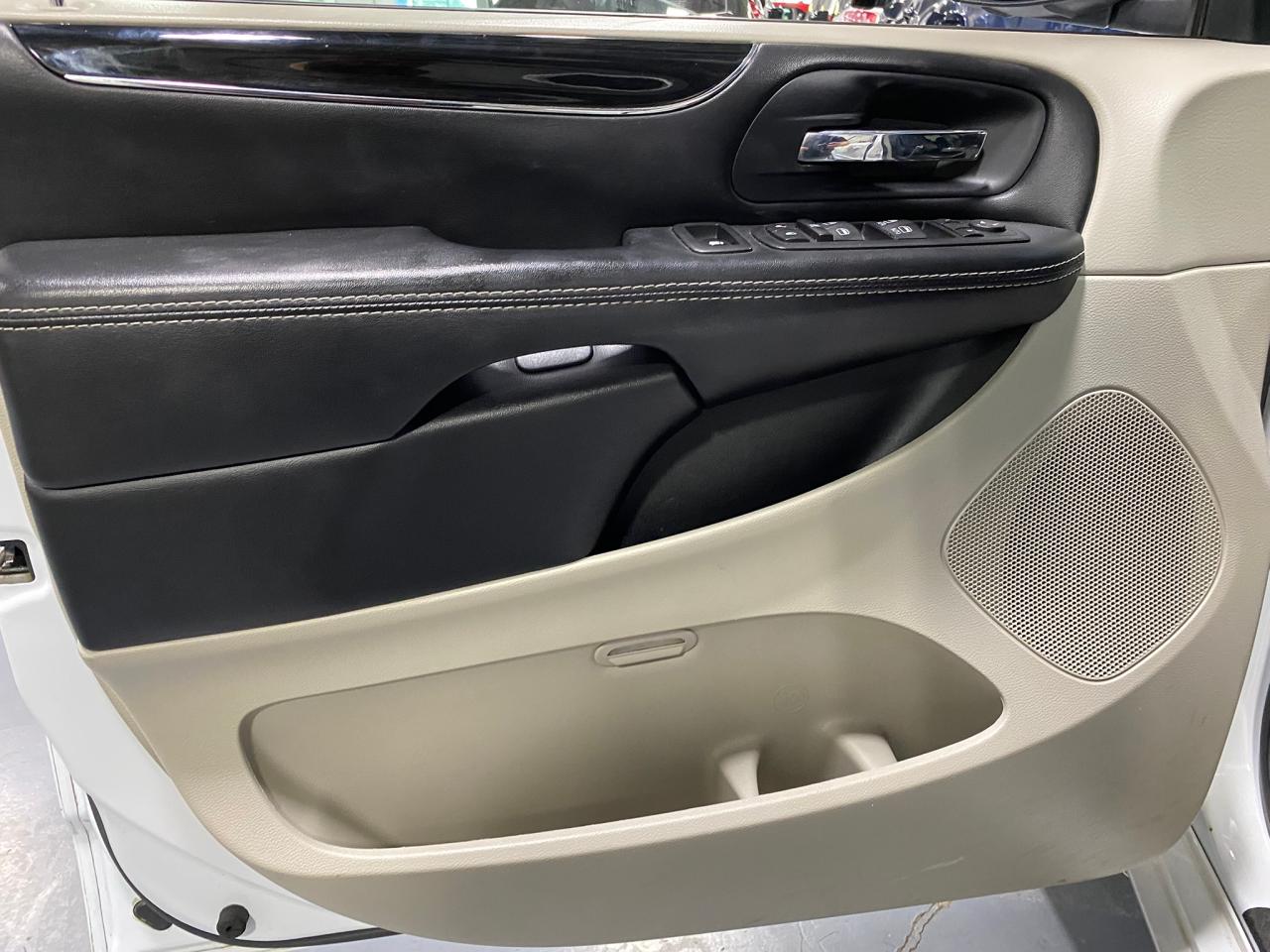 2016 Dodge Grand Caravan SXT Premium Plus - Photo #11