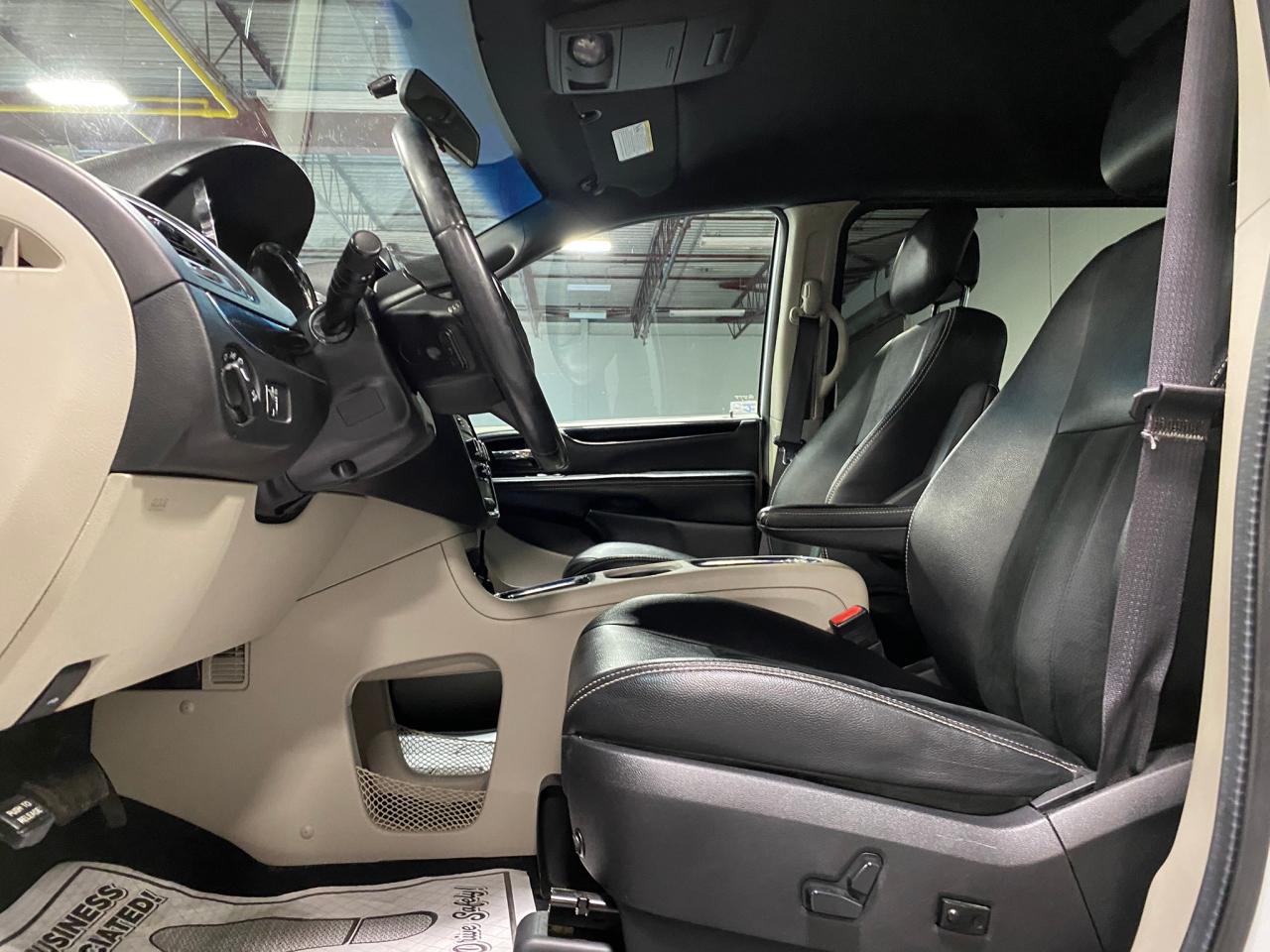 2016 Dodge Grand Caravan SXT Premium Plus - Photo #12