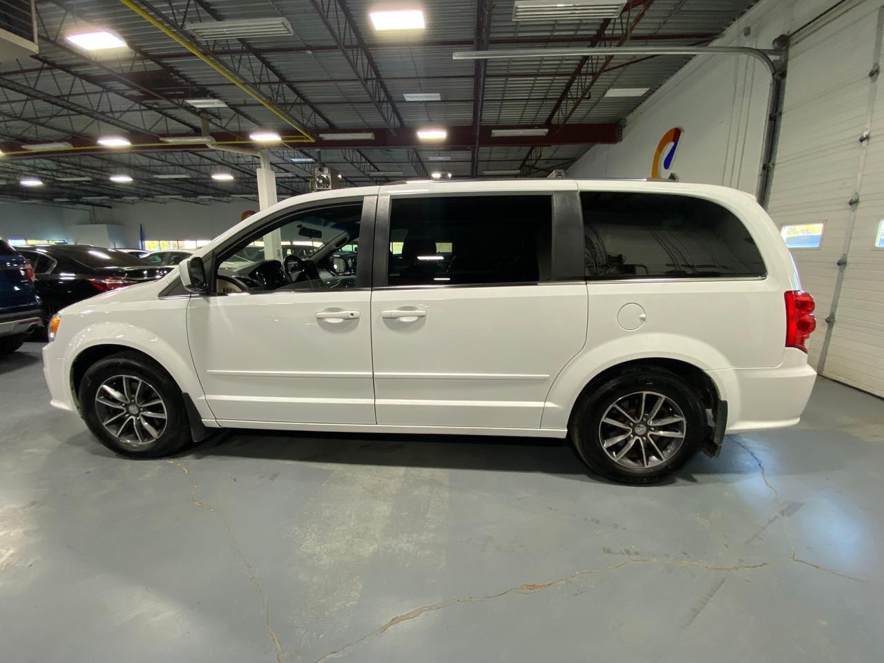 2016 Dodge Grand Caravan SXT Premium Plus - Photo #2