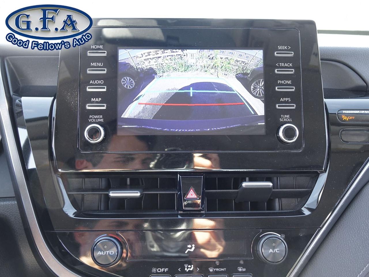 2021 Toyota Camry SE MODEL, LEATHER & CLOTH, REARVIEW CAMERA, HEATED Photo