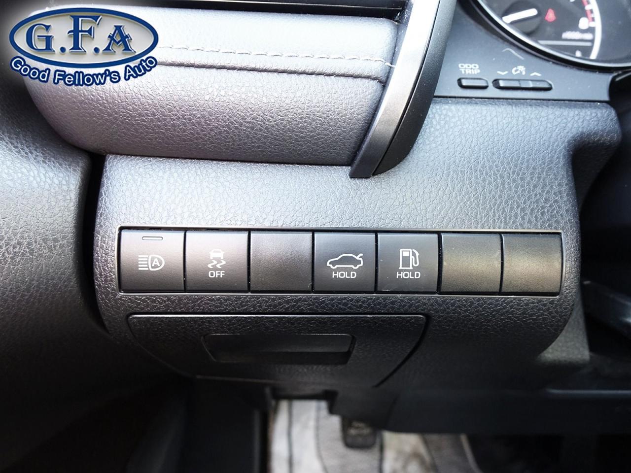 2021 Toyota Camry SE MODEL, LEATHER & CLOTH, REARVIEW CAMERA, HEATED Photo18