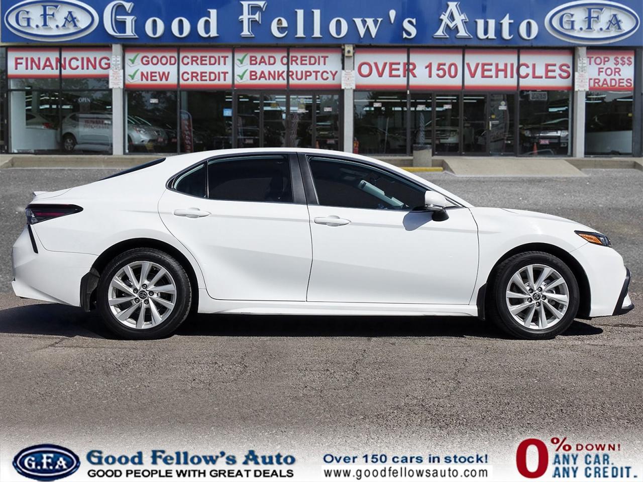 2021 Toyota Camry SE MODEL, LEATHER & CLOTH, REARVIEW CAMERA, HEATED Photo3