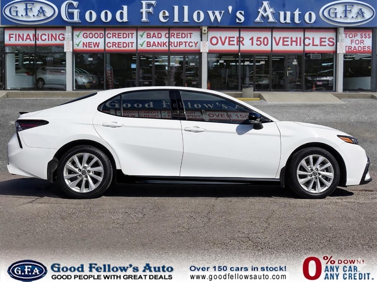 2021 Toyota Camry SE MODEL, LEATHER & CLOTH, REARVIEW CAMERA, HEATED Photo