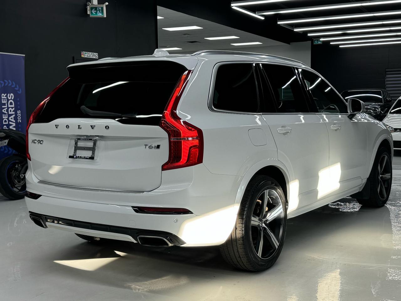 2018 Volvo XC90 R-DESIGN|7PASS|NAV|360CAM|LKA|BSM|CARPLAY| - Photo #4