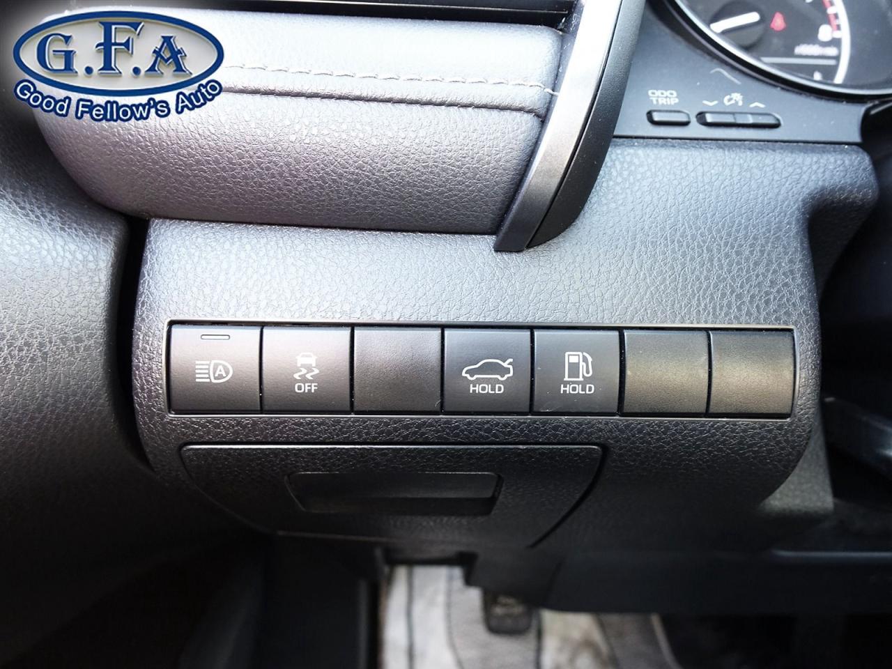 2021 Toyota Camry SE MODEL, LEATHER & CLOTH, REARVIEW CAMERA, HEATED - Photo #18