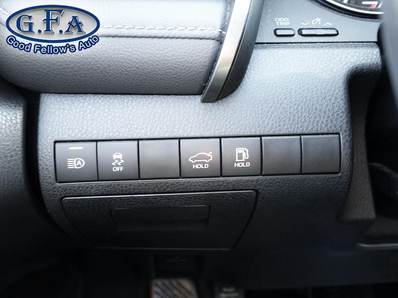2021 Toyota Camry SE MODEL, LEATHER & CLOTH, REARVIEW CAMERA, HEATED - Photo #17