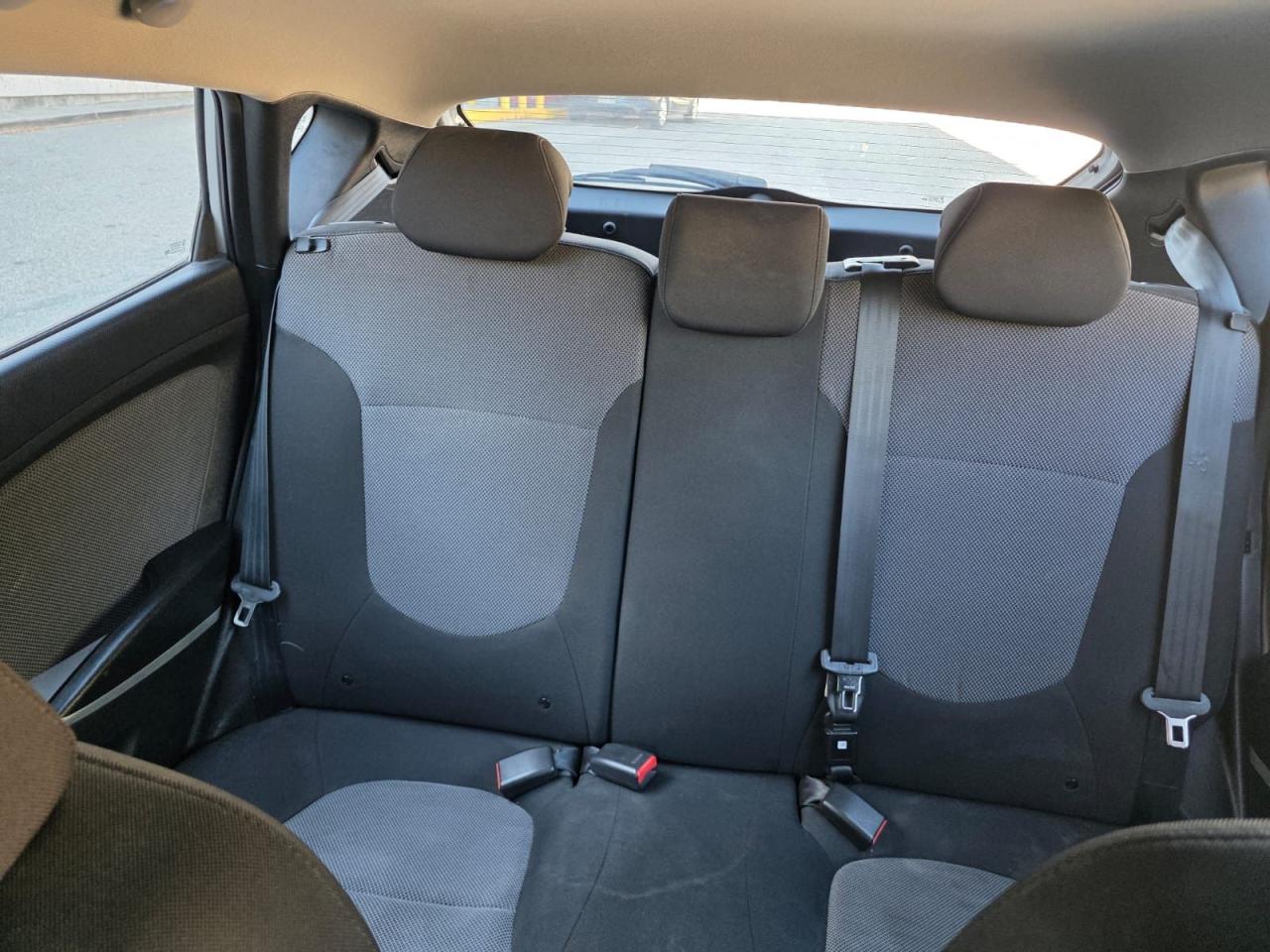 2014 Hyundai Accent GL - Photo #12