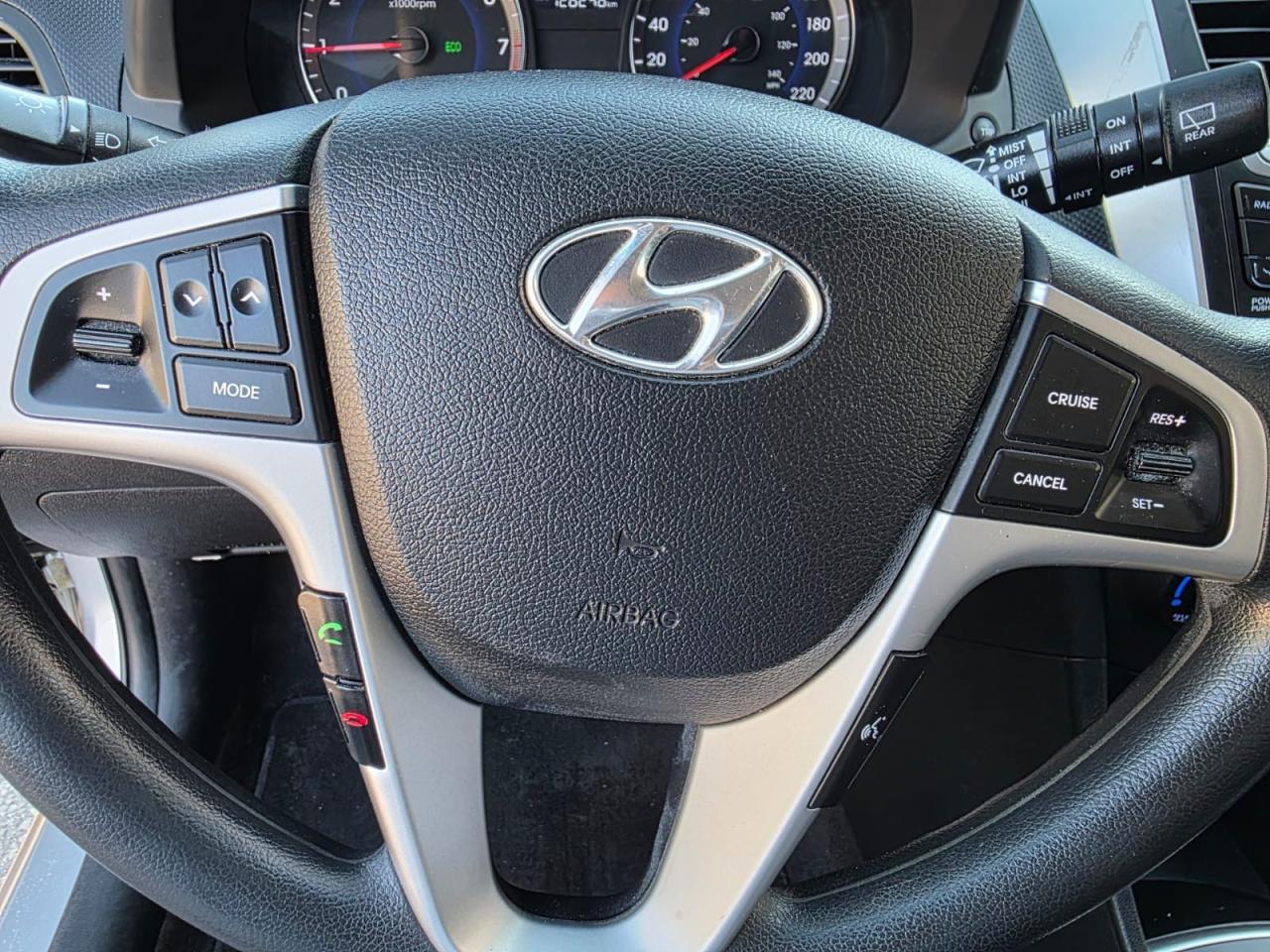 2014 Hyundai Accent GL - Photo #13