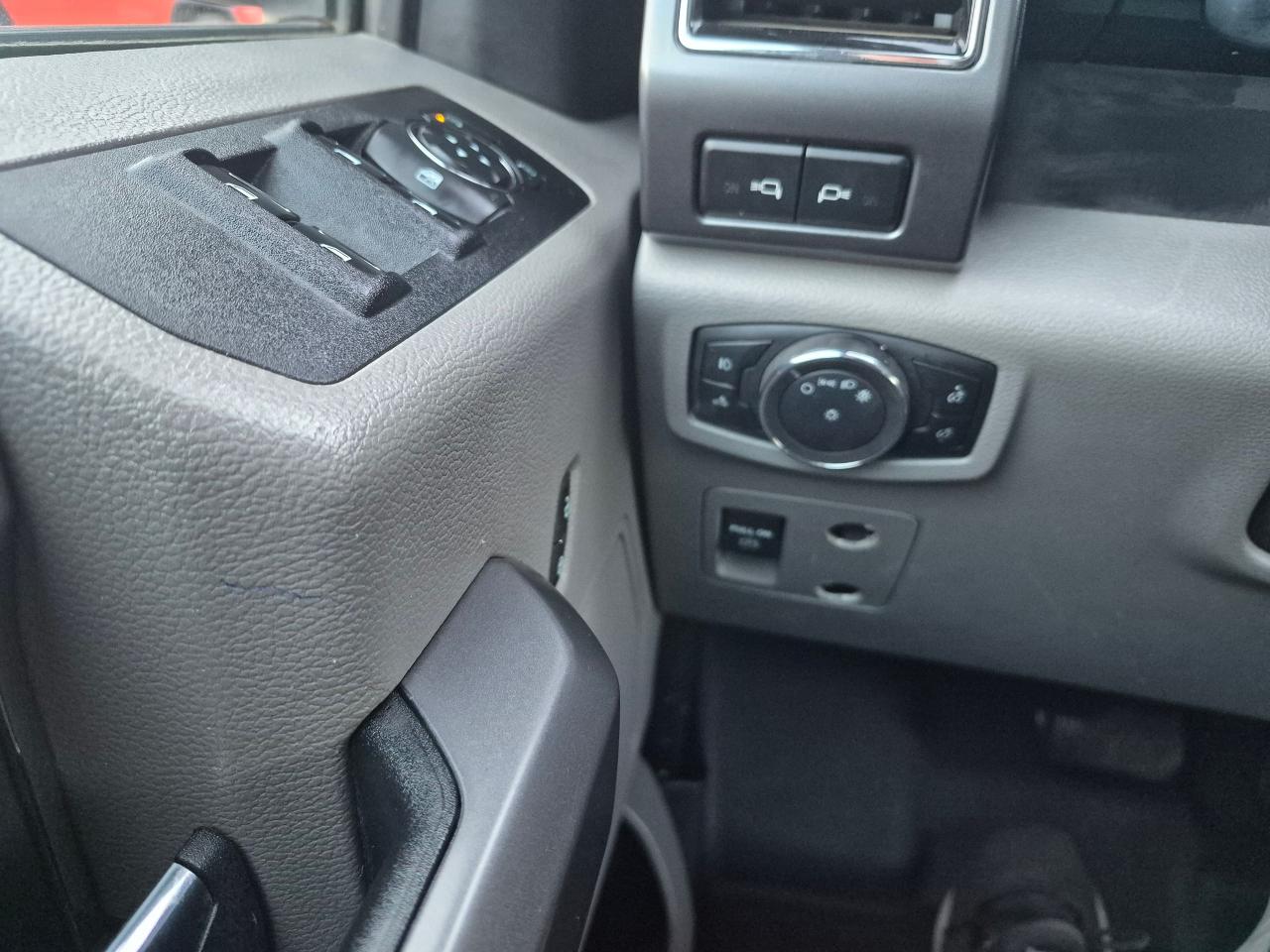 2019 Ford F-150 XTR, Crewcab 4x4, Trailer Pkg, Bu Cam, Remote - Photo #29