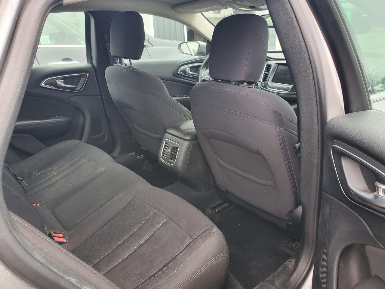 2015 Chrysler 200 Limited Photo
