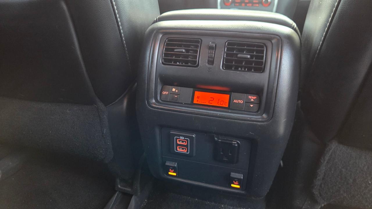 2018 Nissan Pathfinder SL PREMIUM - Photo #11
