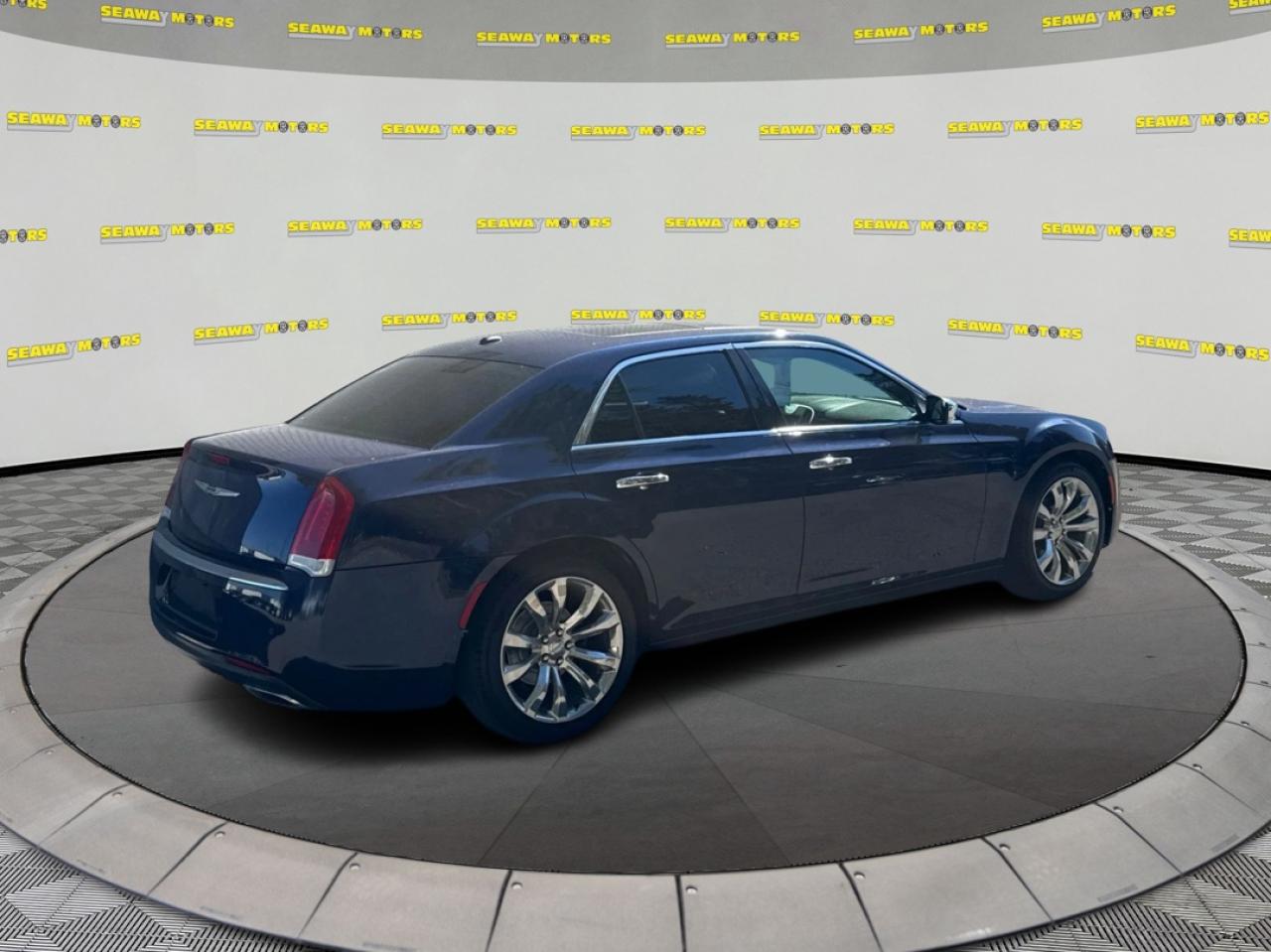 2016 Chrysler 300 300C - Photo #3