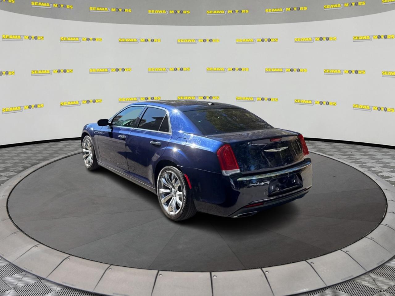 2016 Chrysler 300 300C - Photo #5