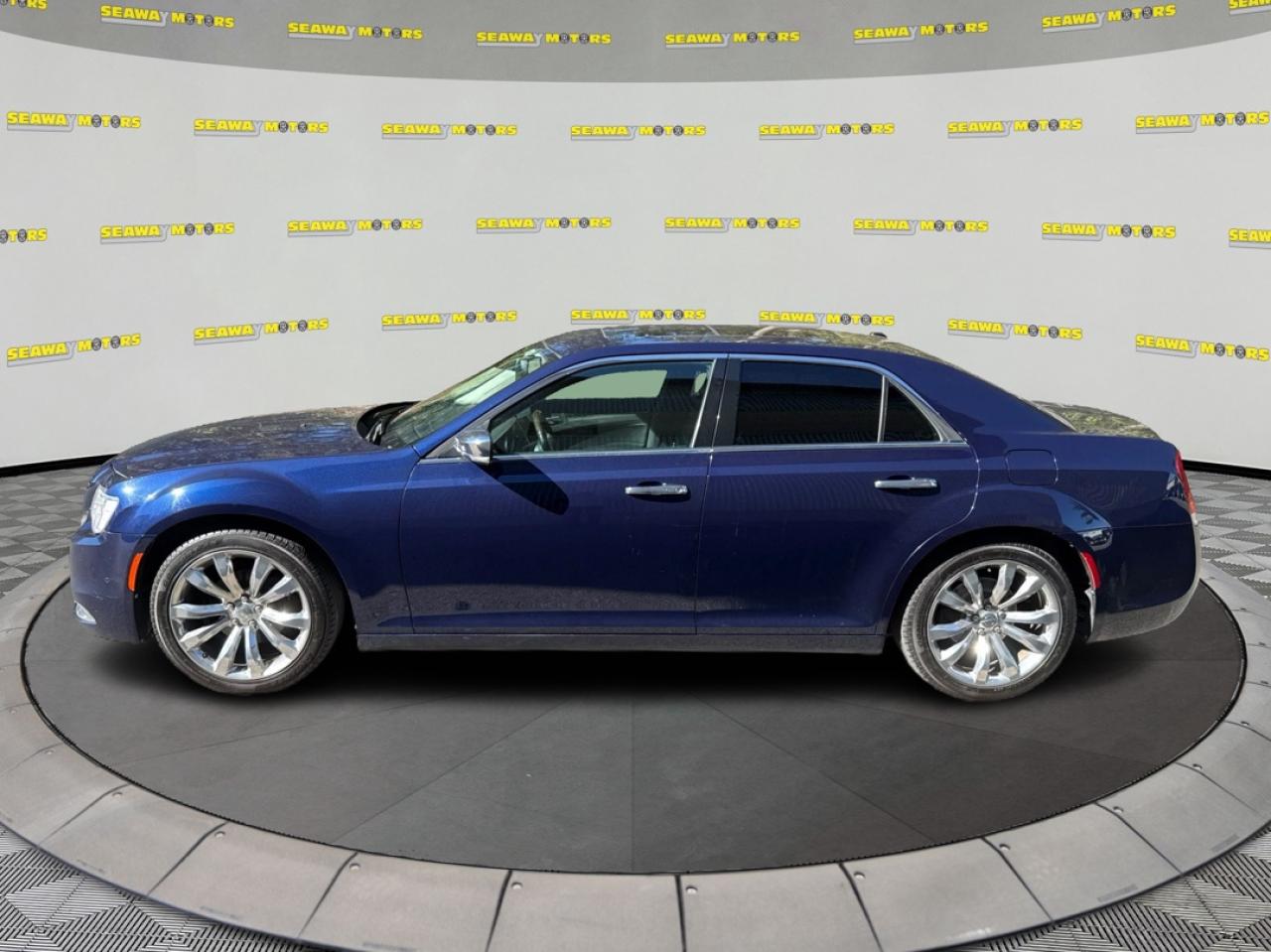 2016 Chrysler 300 300C - Photo #6