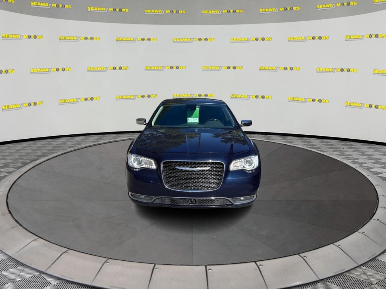 2016 Chrysler 300 300C - Photo #7
