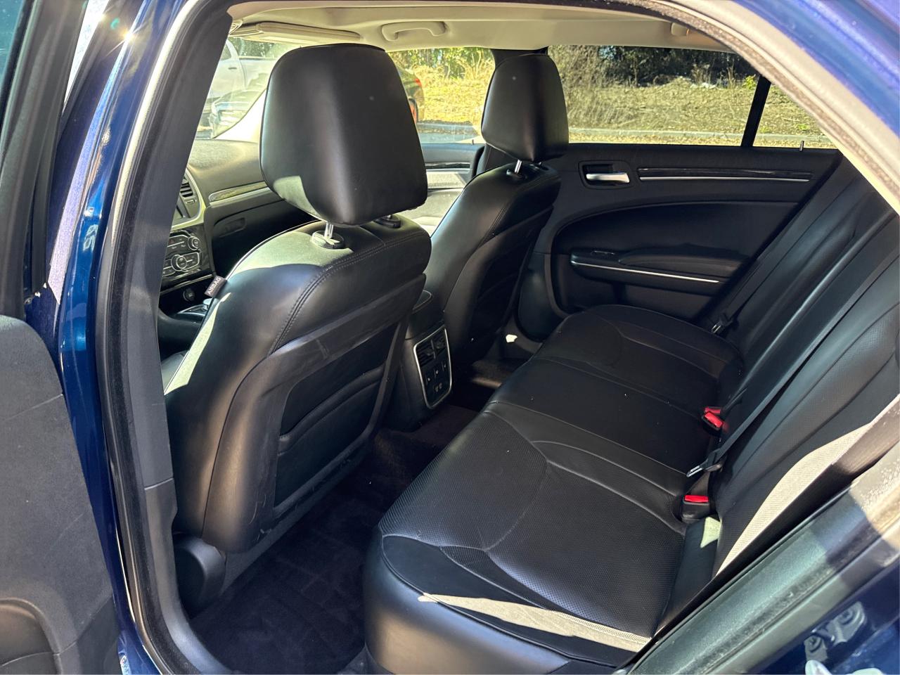 2016 Chrysler 300 300C - Photo #10
