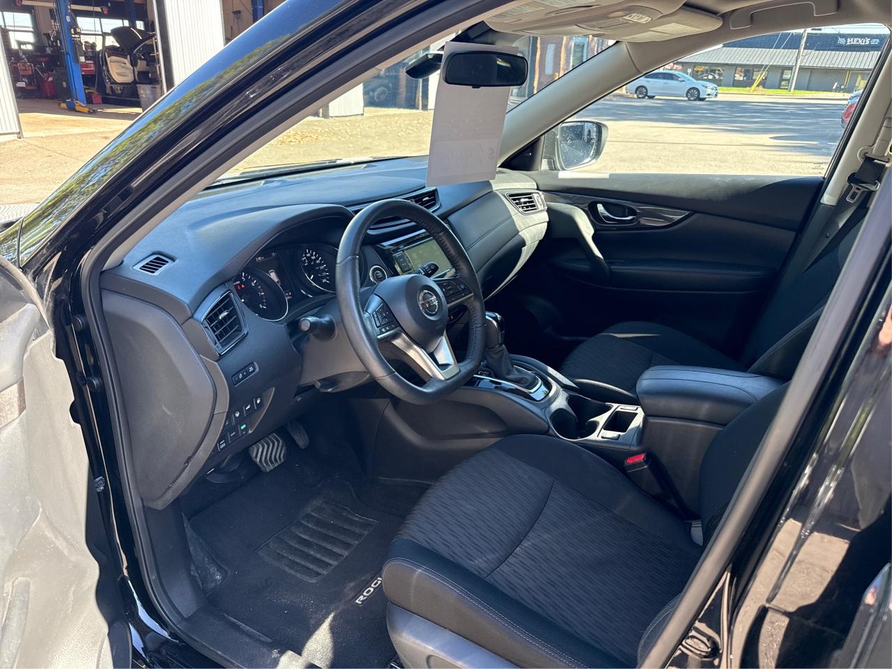 2020 Nissan Rogue  - Photo #9